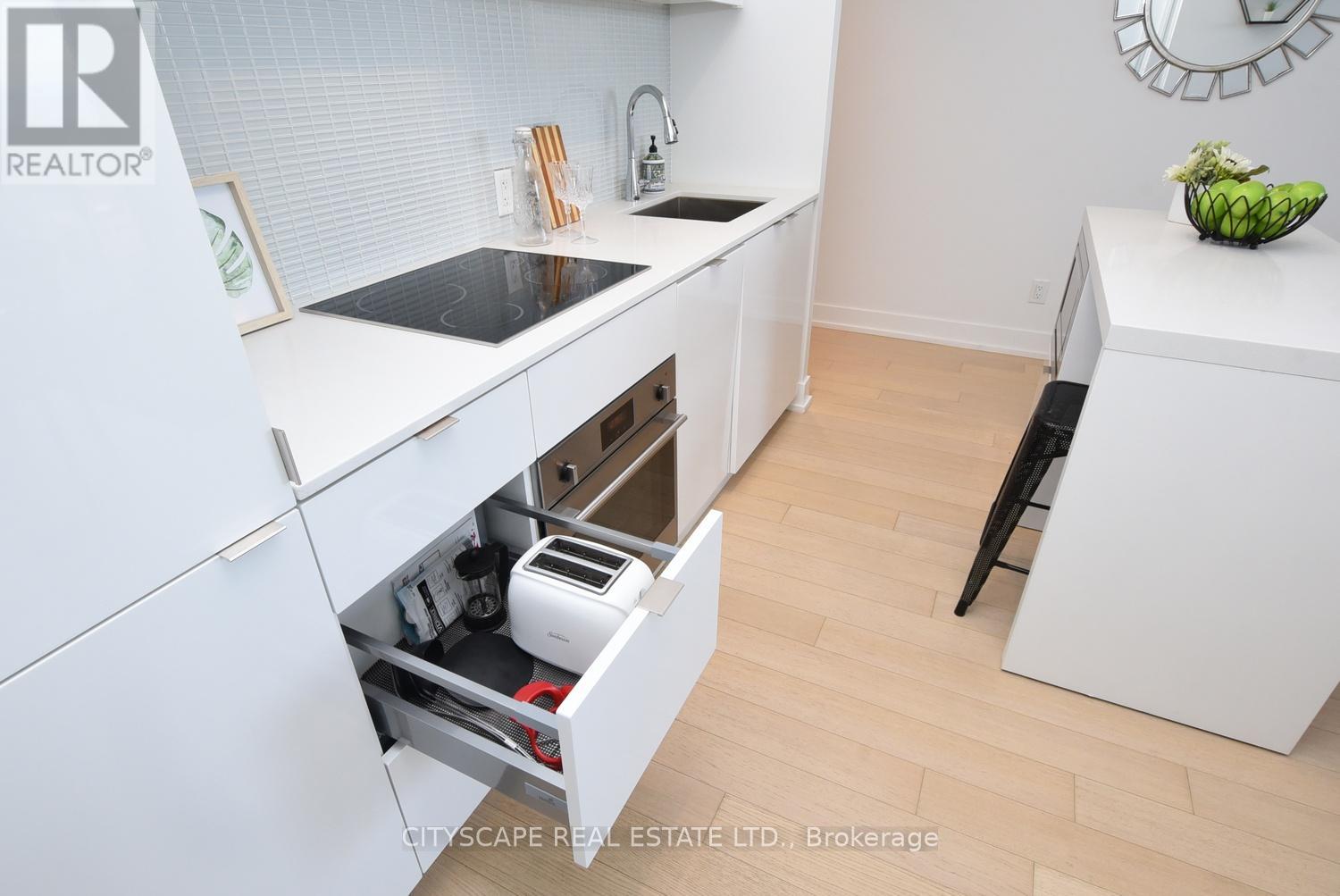 5712 - 7 Grenville Street, Toronto, Ontario M4Y 0E9 - Photo 10 - C12549948