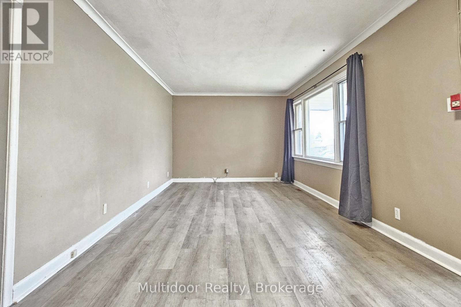 Main - 320 Elgin Street W, Oshawa, Ontario  L1J 2P3 - Photo 3 - E12549954