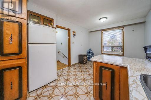 69 Songwood Drive, Toronto, Ontario  M9M 1X4 - Photo 14 - W12549932