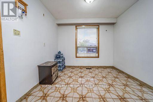 69 Songwood Drive, Toronto, Ontario  M9M 1X4 - Photo 15 - W12549932