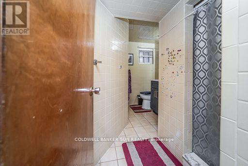 69 Songwood Drive, Toronto, Ontario  M9M 1X4 - Photo 34 - W12549932