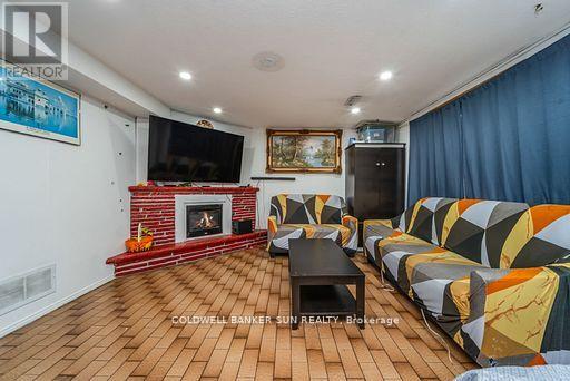 69 Songwood Drive, Toronto, Ontario  M9M 1X4 - Photo 38 - W12549932