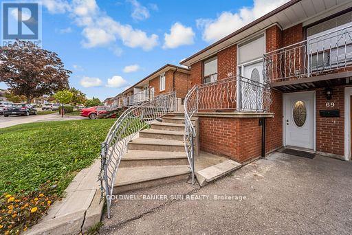69 Songwood Drive, Toronto, Ontario  M9M 1X4 - Photo 4 - W12549932