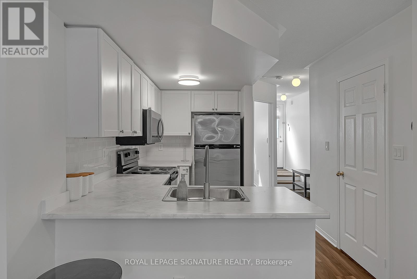 82 - 60 TURNTABLE CRESCENT, Toronto, Ontario