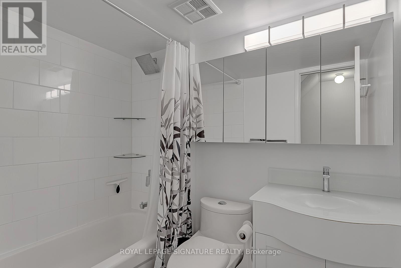 82 - 60 Turntable Crescent, Toronto, Ontario  M6H 4K9 - Photo 11 - W12549940