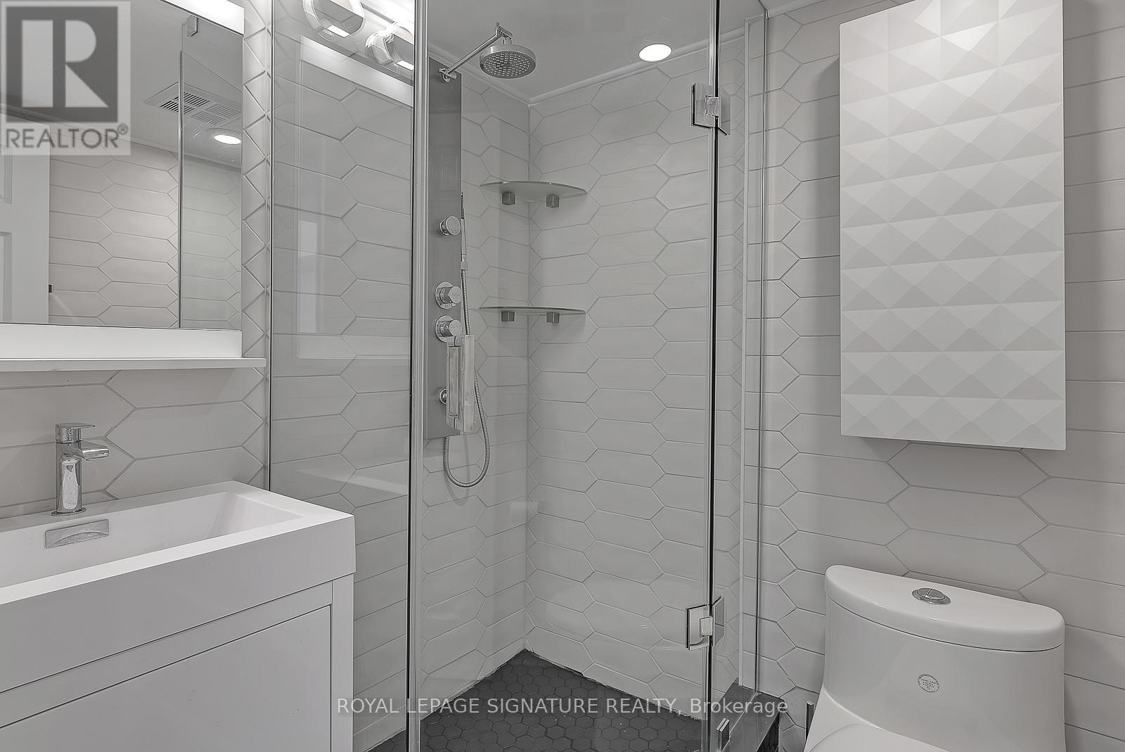 82 - 60 Turntable Crescent, Toronto, Ontario  M6H 4K9 - Photo 12 - W12549940