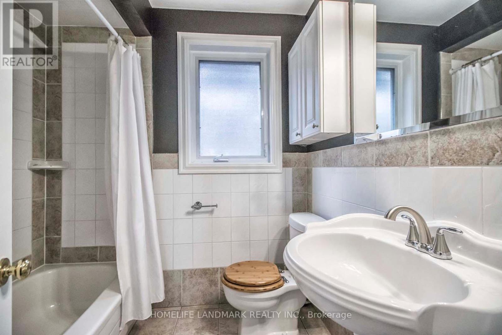 Upper - 66 Queensbury Avenue, Toronto, Ontario  M1N 2X7 - Photo 19 - E12549974