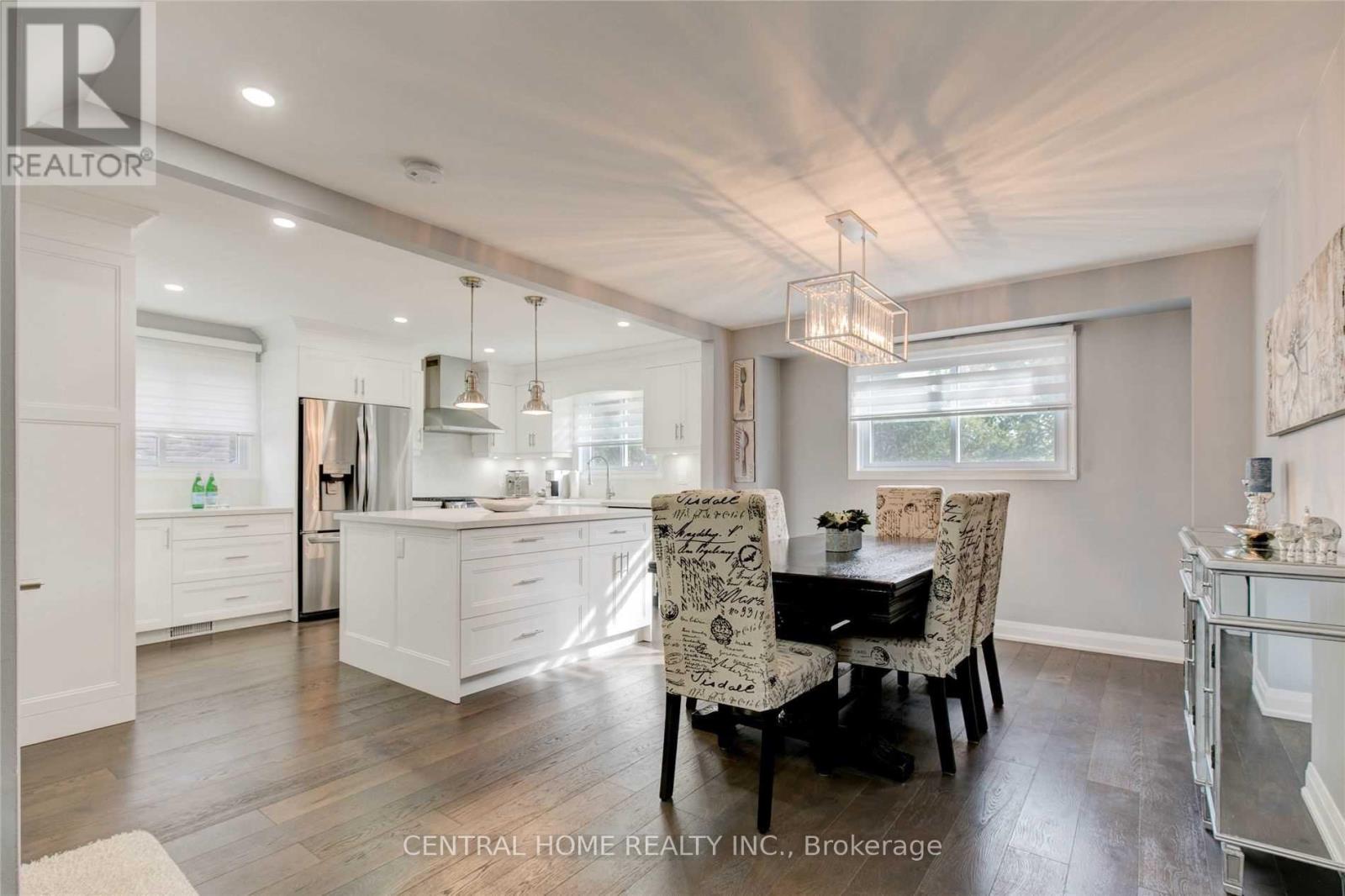 72 Eastman Crescent, Newmarket, Ontario L3Y 5S2 - Photo 2 - N12549970