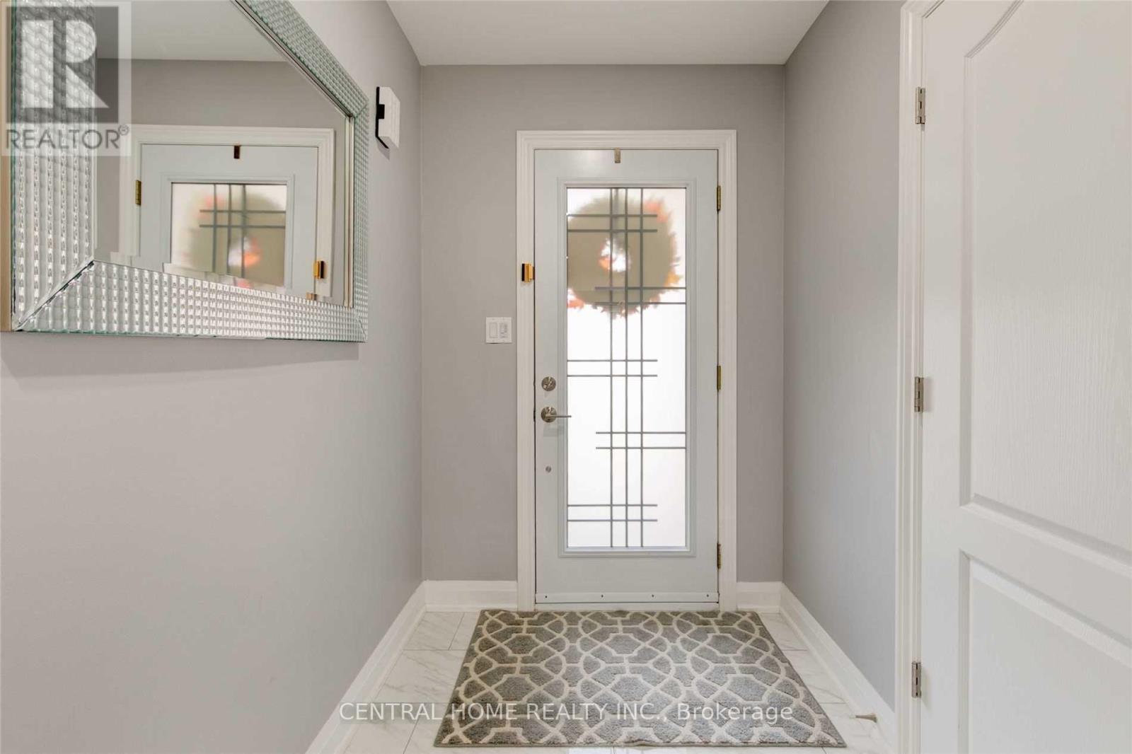 72 Eastman Crescent, Newmarket, Ontario L3Y 5S2 - Photo 6 - N12549970