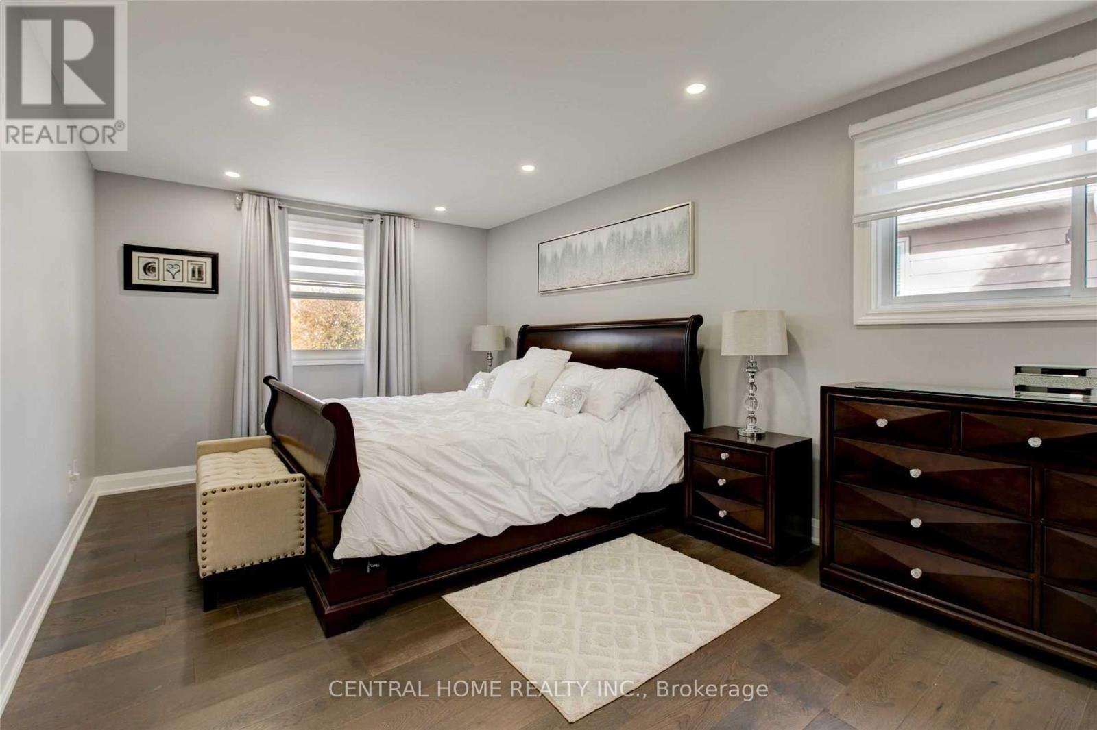 72 Eastman Crescent, Newmarket, Ontario L3Y 5S2 - Photo 7 - N12549970