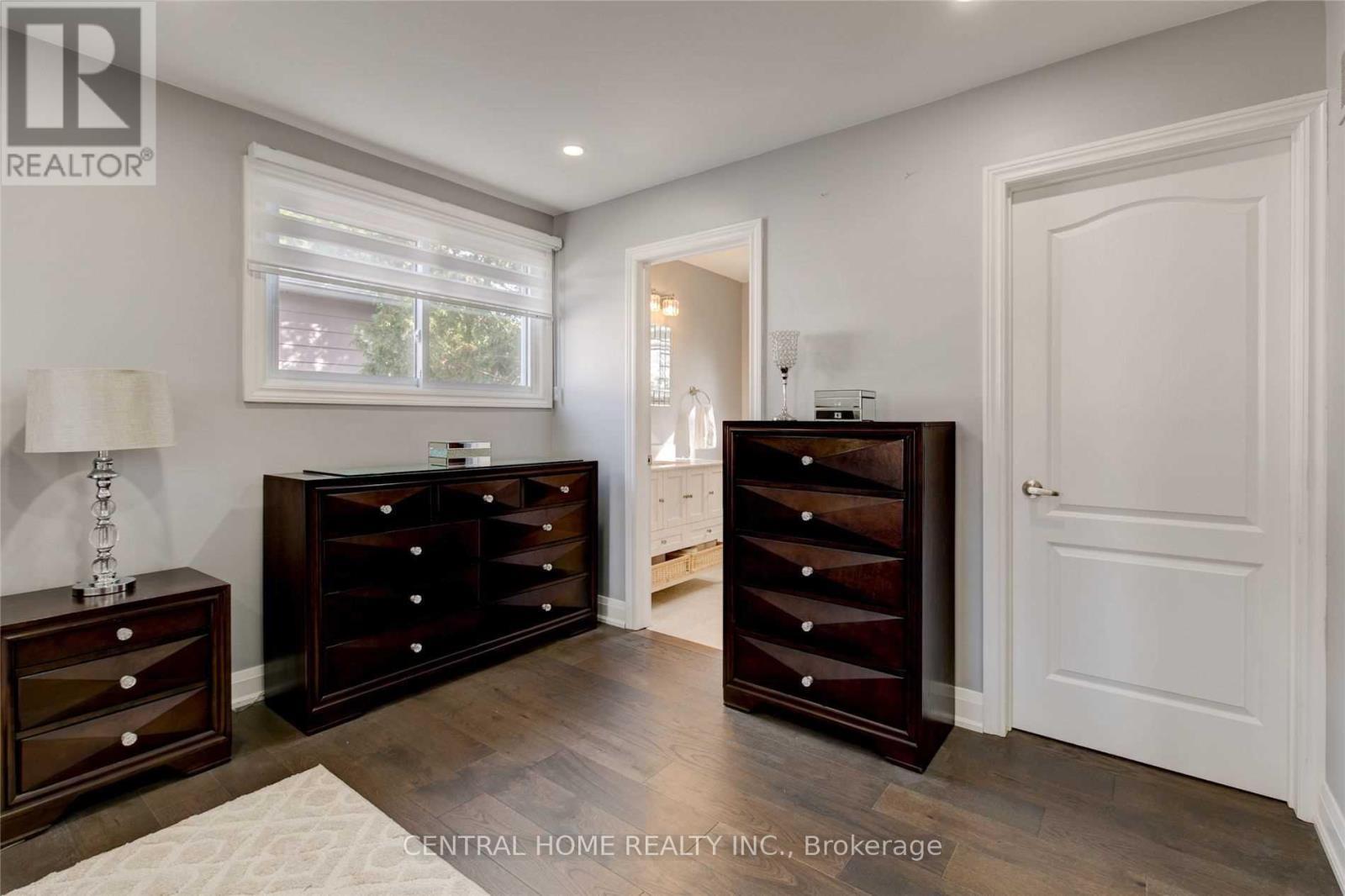 72 Eastman Crescent, Newmarket, Ontario L3Y 5S2 - Photo 8 - N12549970