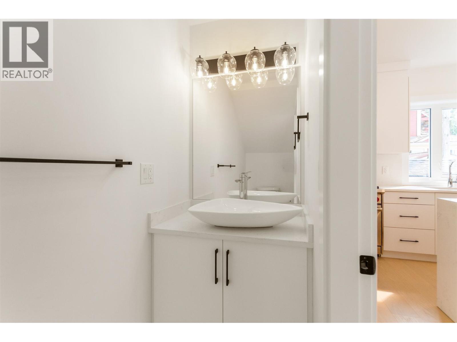 1924 William Street, Vancouver, British Columbia  V5L 2R8 - Photo 7 - R3042430