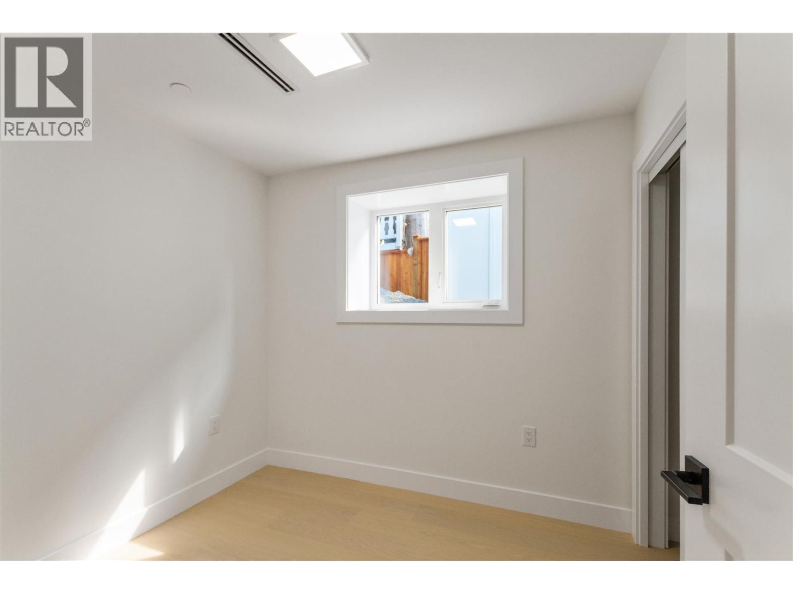 1924 William Street, Vancouver, British Columbia  V5L 2R8 - Photo 9 - R3042430