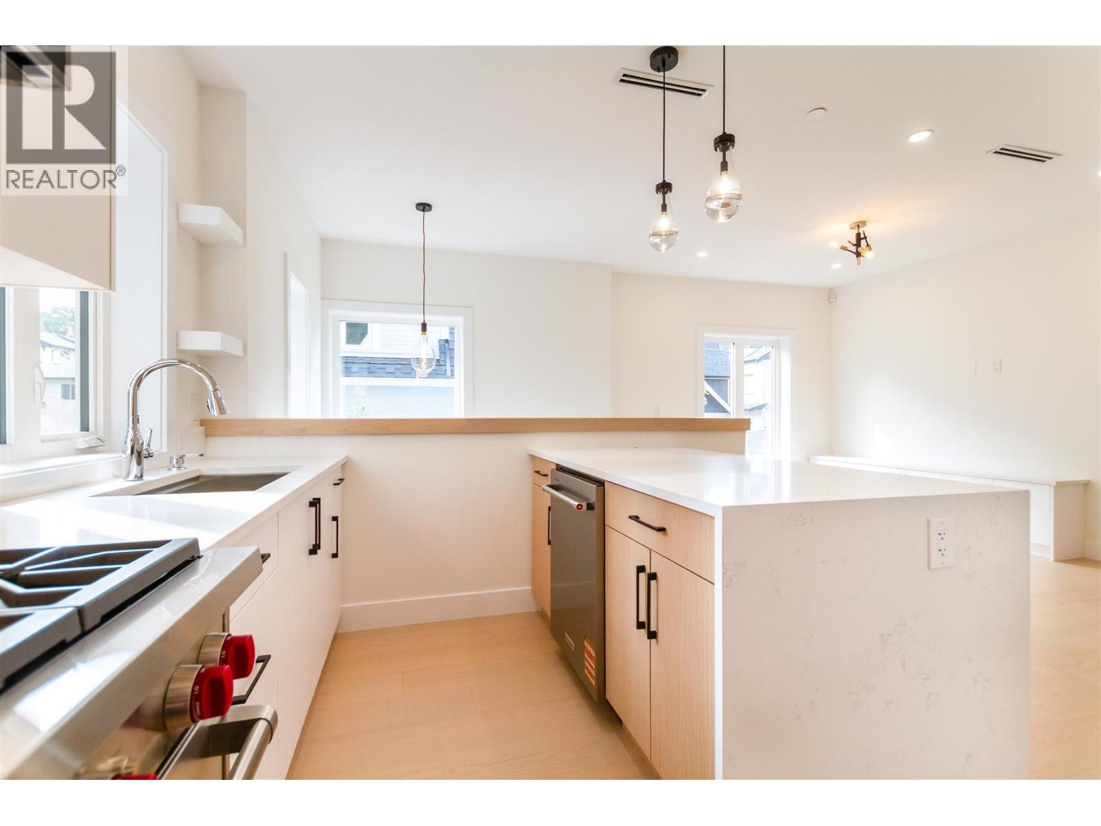 1924 William Street, Vancouver, British Columbia  V5L 2R8 - Photo 3 - R3042430