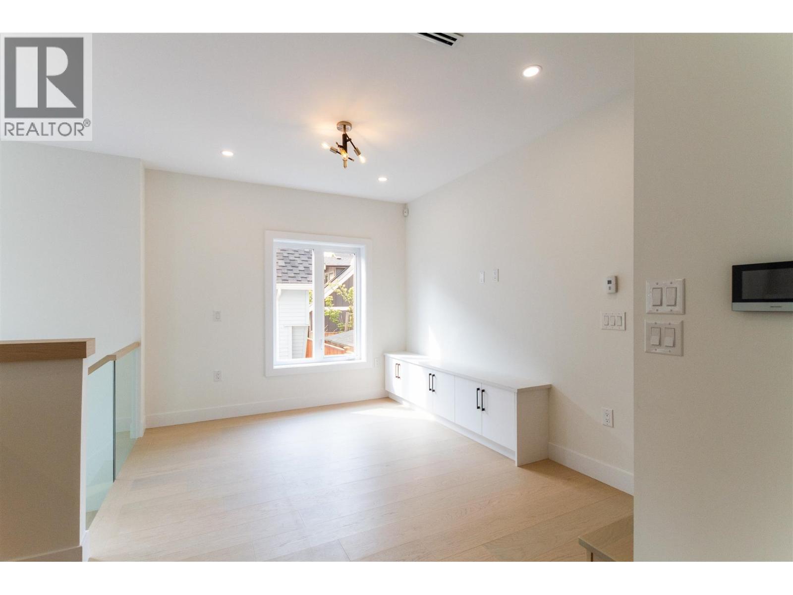 1924 William Street, Vancouver, British Columbia  V5L 2R8 - Photo 2 - R3042430