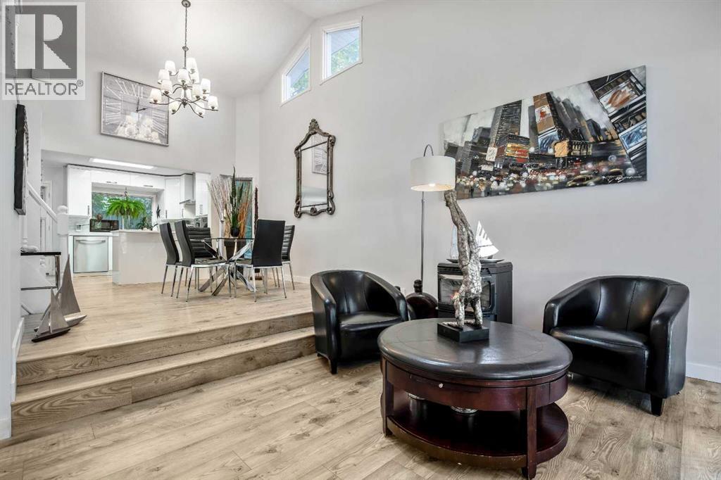 6 Castle Place, Cochrane, Alberta  T4C 1G4 - Photo 1 - A2263704