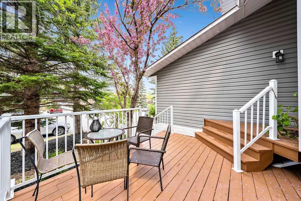 6 Castle Place, Cochrane, Alberta  T4C 1G4 - Photo 4 - A2263704