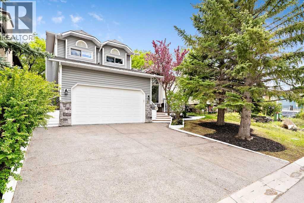 6 Castle Place, Cochrane, Alberta  T4C 1G4 - Photo 2 - A2263704