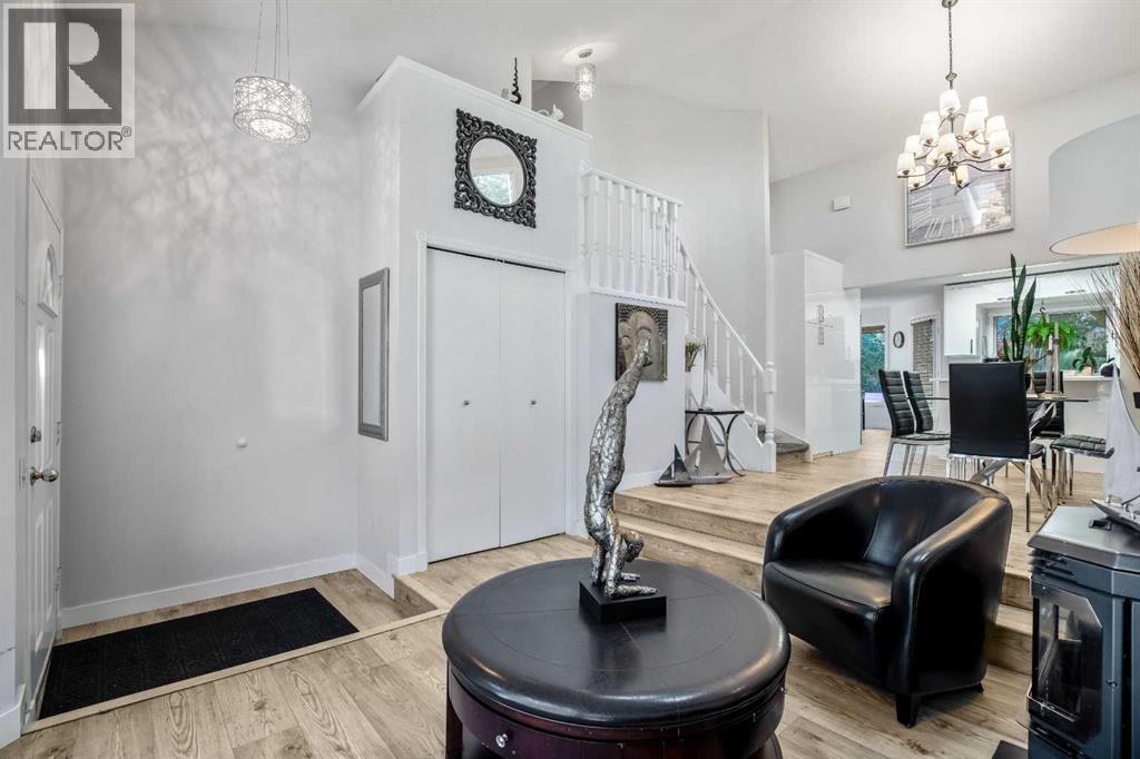 6 Castle Place, Cochrane, Alberta  T4C 1G4 - Photo 7 - A2263704