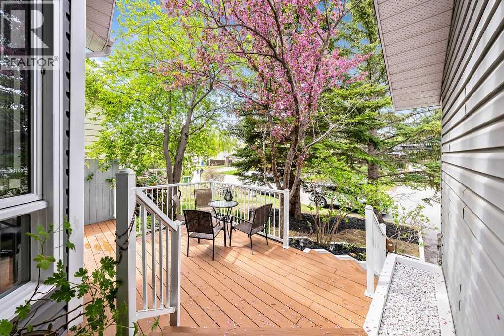 6 Castle Place, Cochrane, Alberta  T4C 1G4 - Photo 5 - A2263704