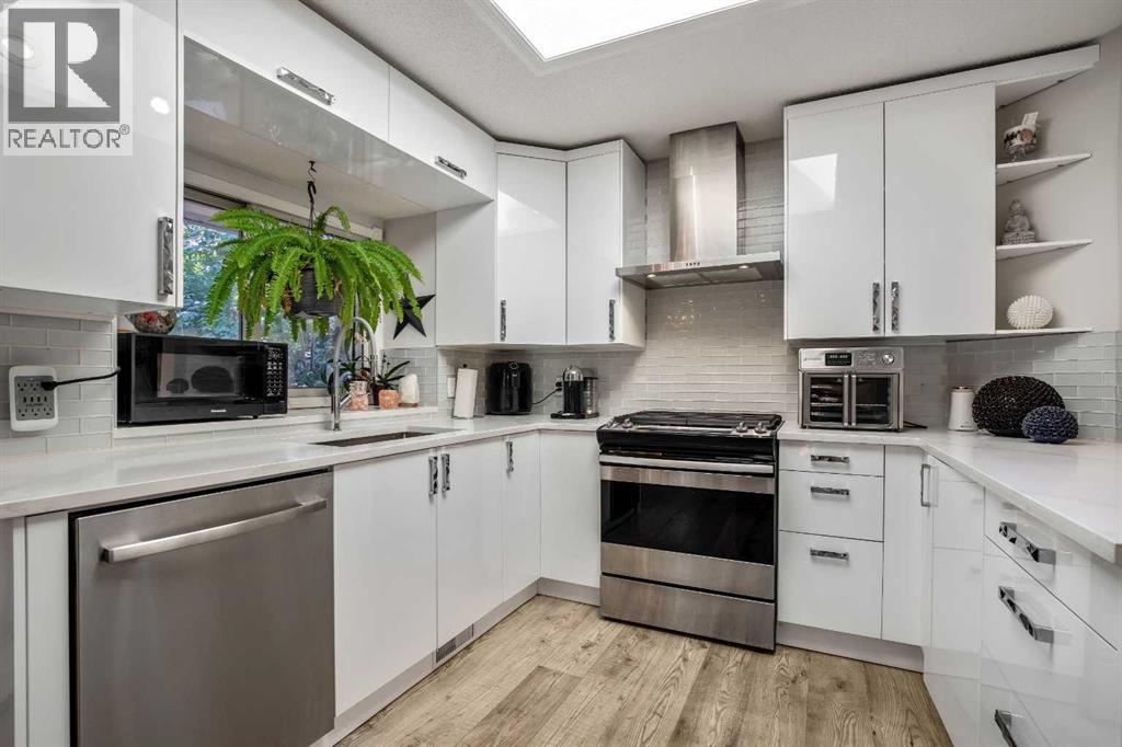 6 Castle Place, Cochrane, Alberta  T4C 1G4 - Photo 14 - A2263704