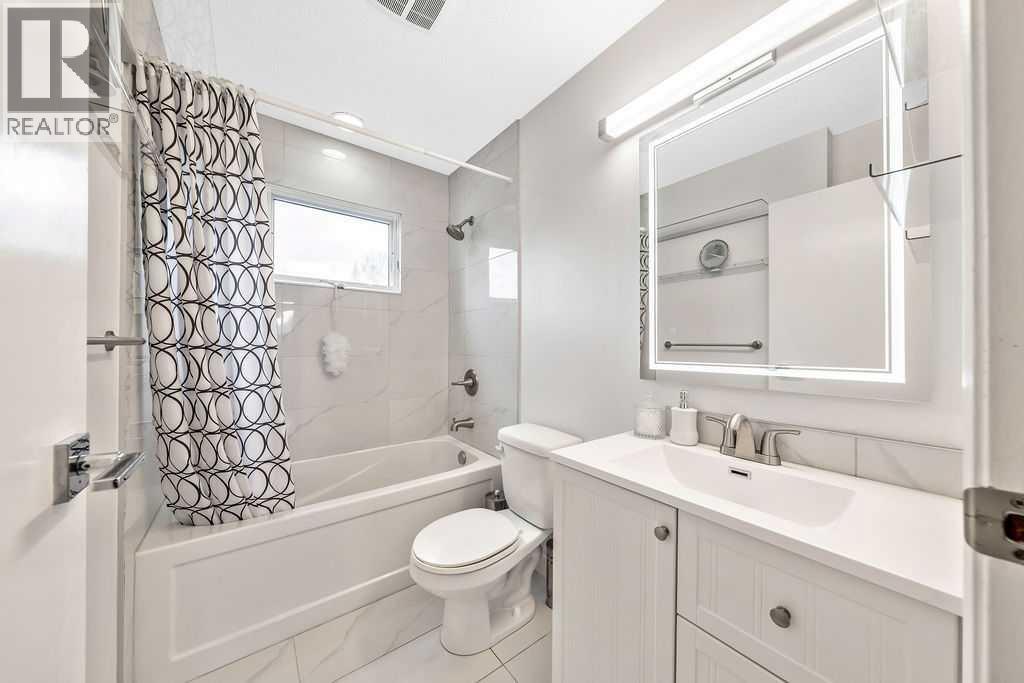 6 Castle Place, Cochrane, Alberta  T4C 1G4 - Photo 27 - A2263704