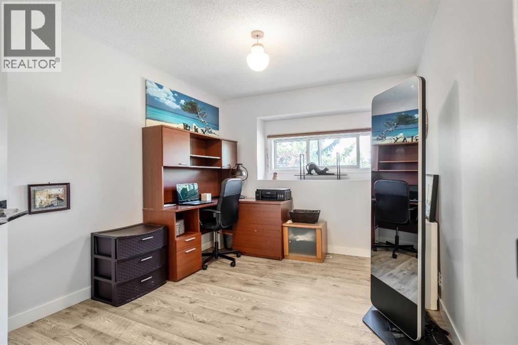 6 Castle Place, Cochrane, Alberta  T4C 1G4 - Photo 28 - A2263704