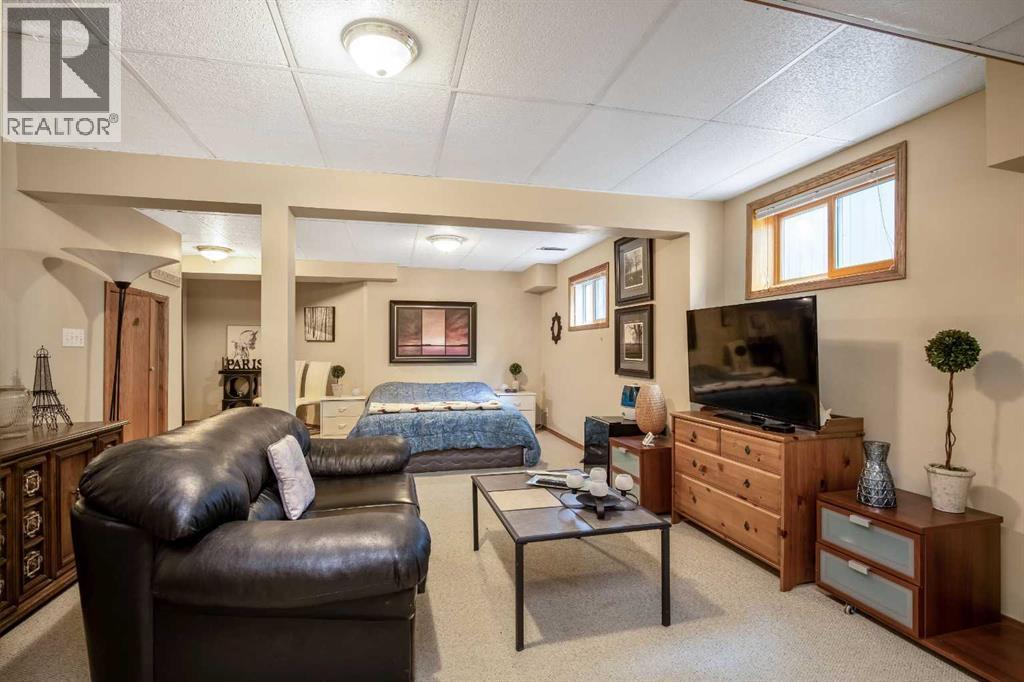 6 Castle Place, Cochrane, Alberta  T4C 1G4 - Photo 35 - A2263704