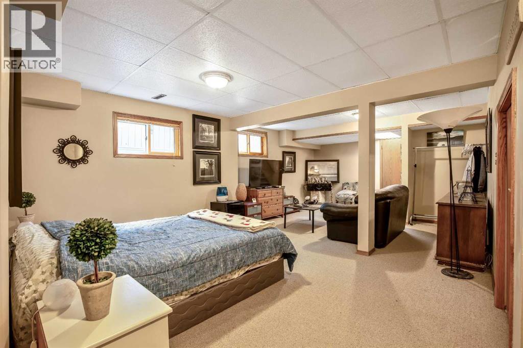 6 Castle Place, Cochrane, Alberta  T4C 1G4 - Photo 36 - A2263704