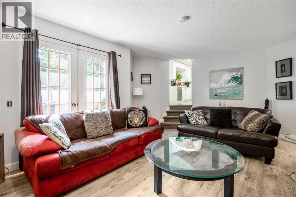 6 Castle Place, Cochrane, Alberta  T4C 1G4 - Photo 31 - A2263704