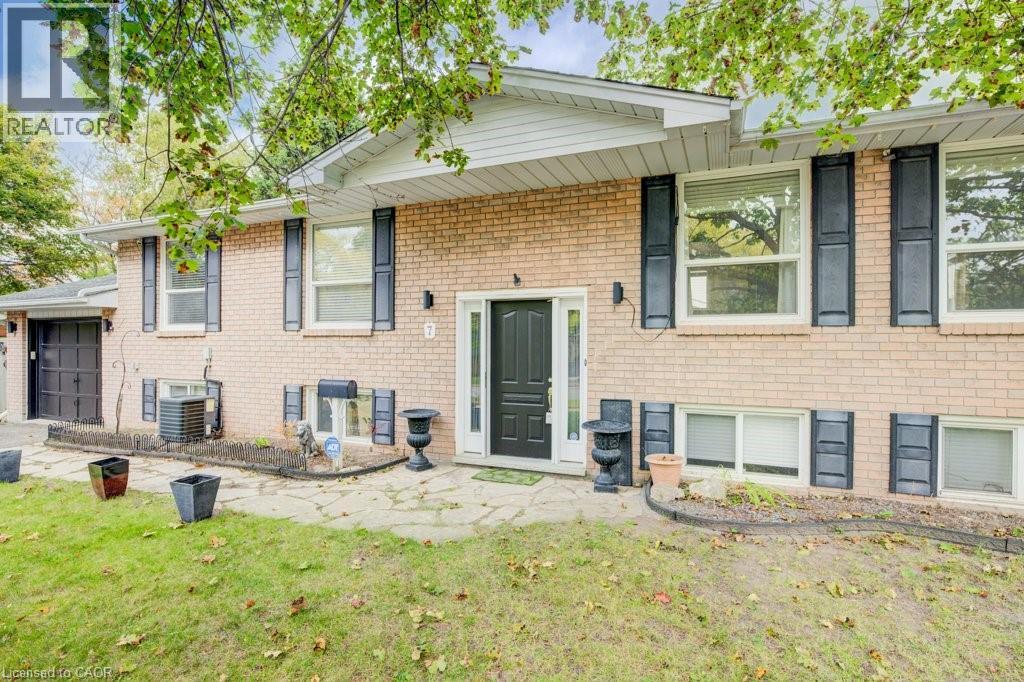 7 Folkstone Crescent, Kitchener, Ontario  N2E 2Y9 - Photo 4 - 40777813