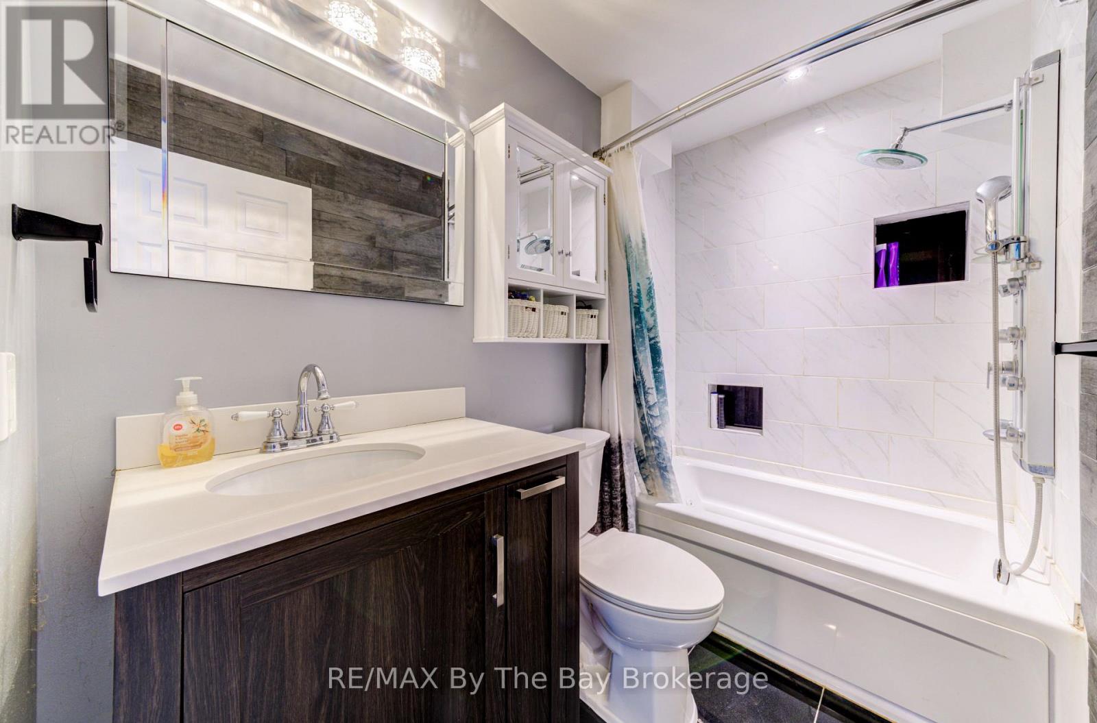 36a Meadowlark Boulevard, Wasaga Beach, Ontario L9Z 3B2 - Photo 15 - S12550032