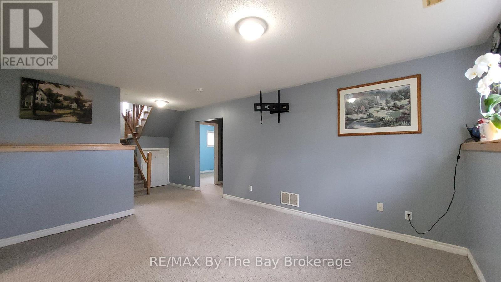 36a Meadowlark Boulevard, Wasaga Beach, Ontario L9Z 3B2 - Photo 19 - S12550032