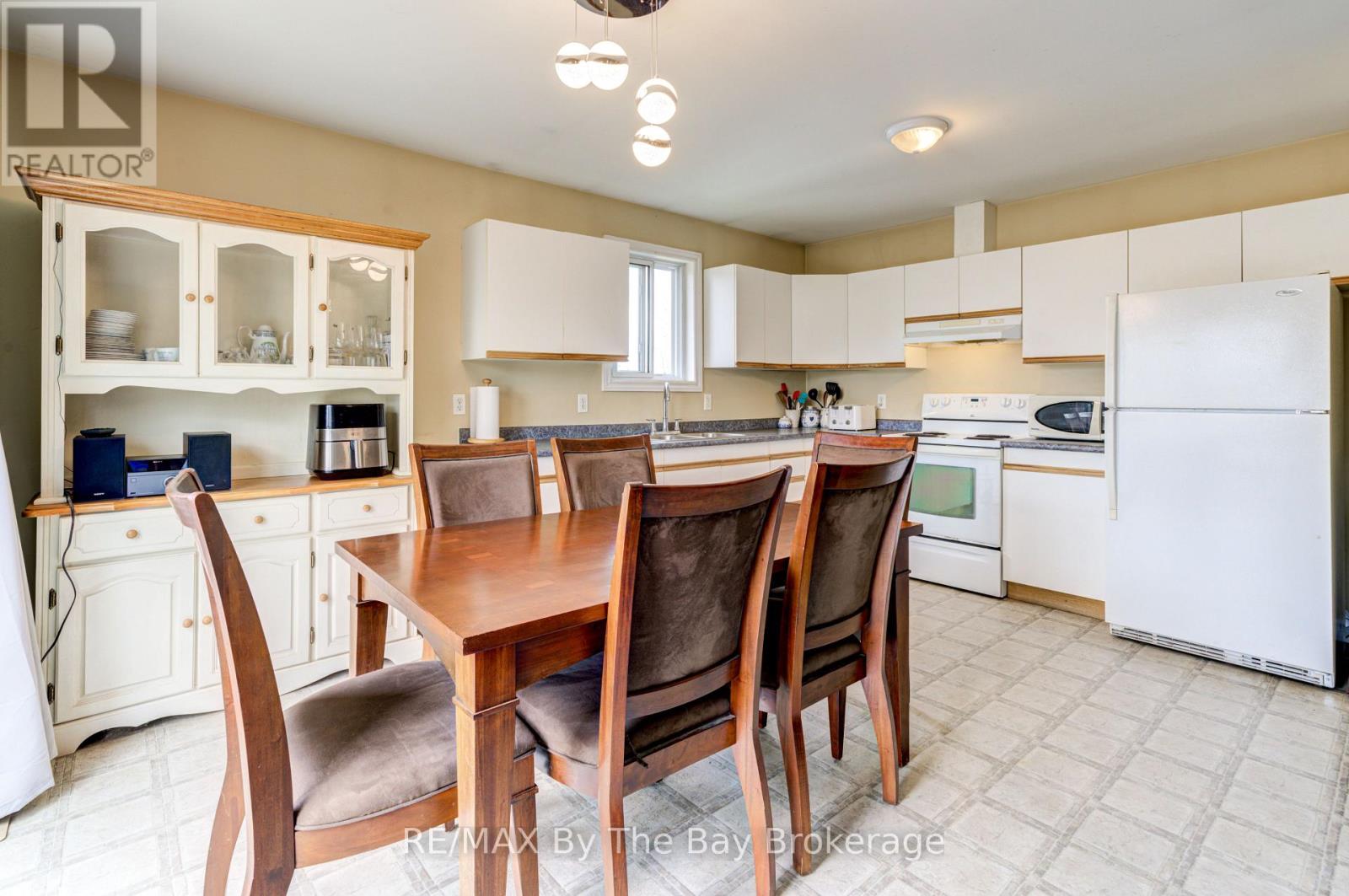 36a Meadowlark Boulevard, Wasaga Beach, Ontario L9Z 3B2 - Photo 4 - S12550032