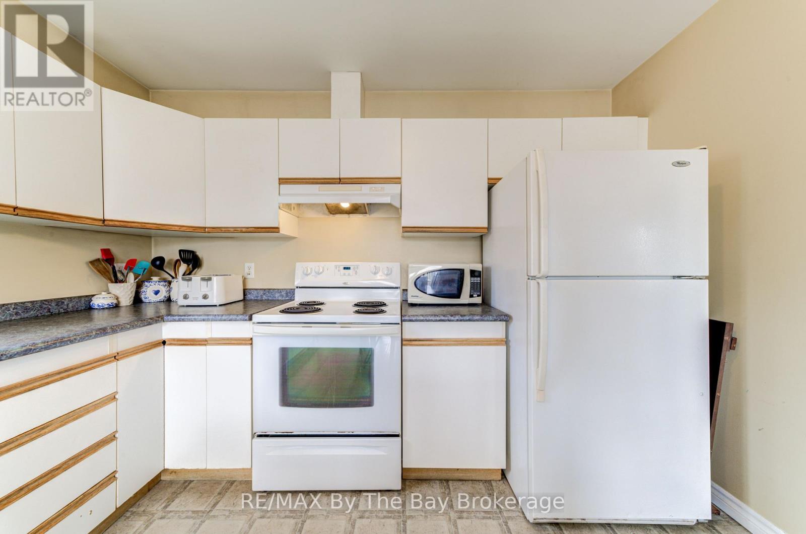 36a Meadowlark Boulevard, Wasaga Beach, Ontario L9Z 3B2 - Photo 6 - S12550032