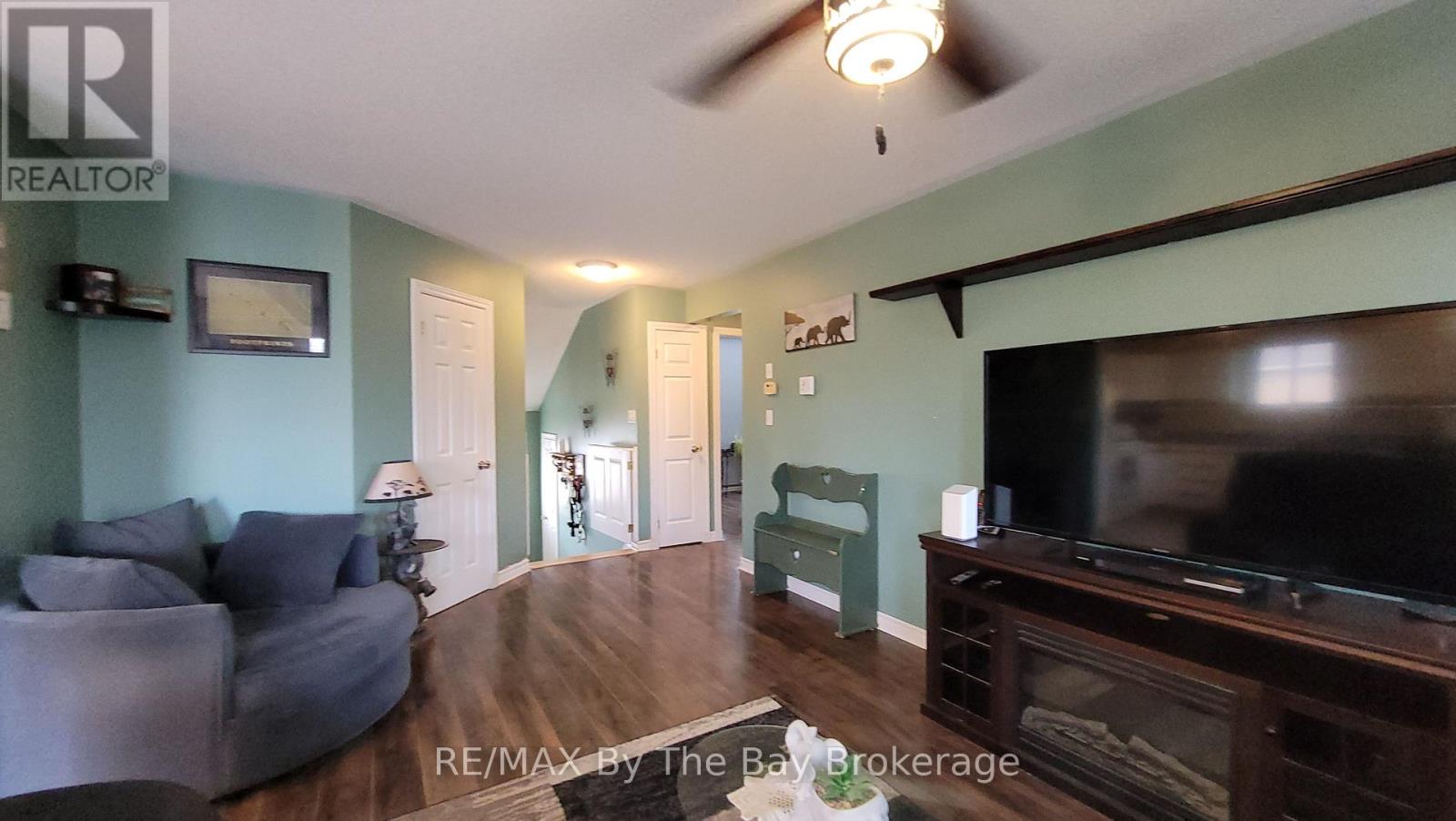 36a Meadowlark Boulevard, Wasaga Beach, Ontario L9Z 3B2 - Photo 7 - S12550032