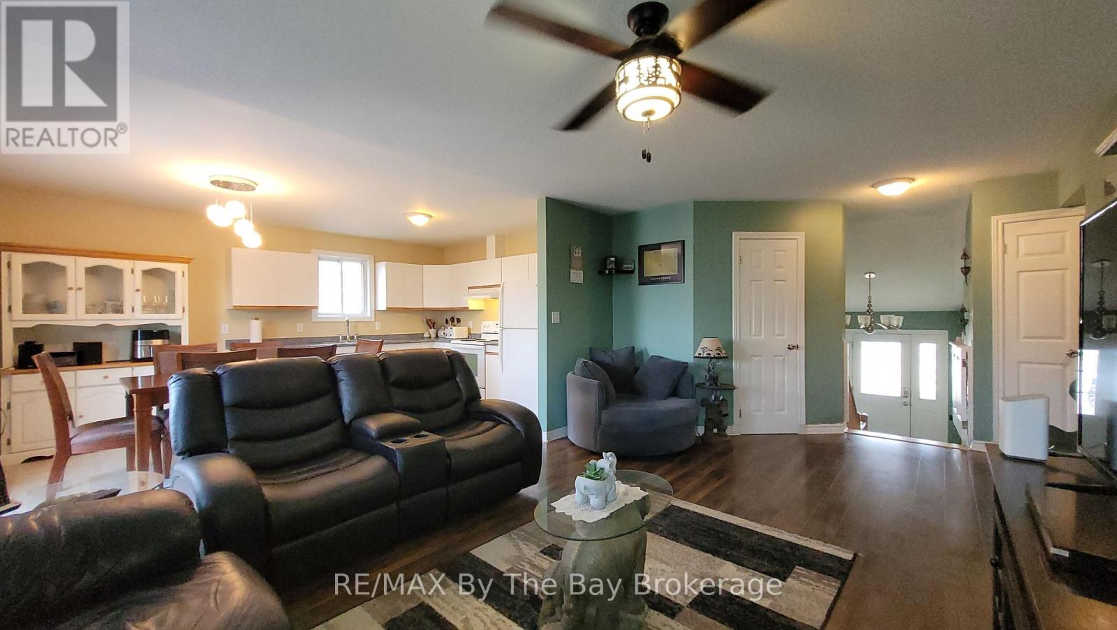 36a Meadowlark Boulevard, Wasaga Beach, Ontario L9Z 3B2 - Photo 8 - S12550032