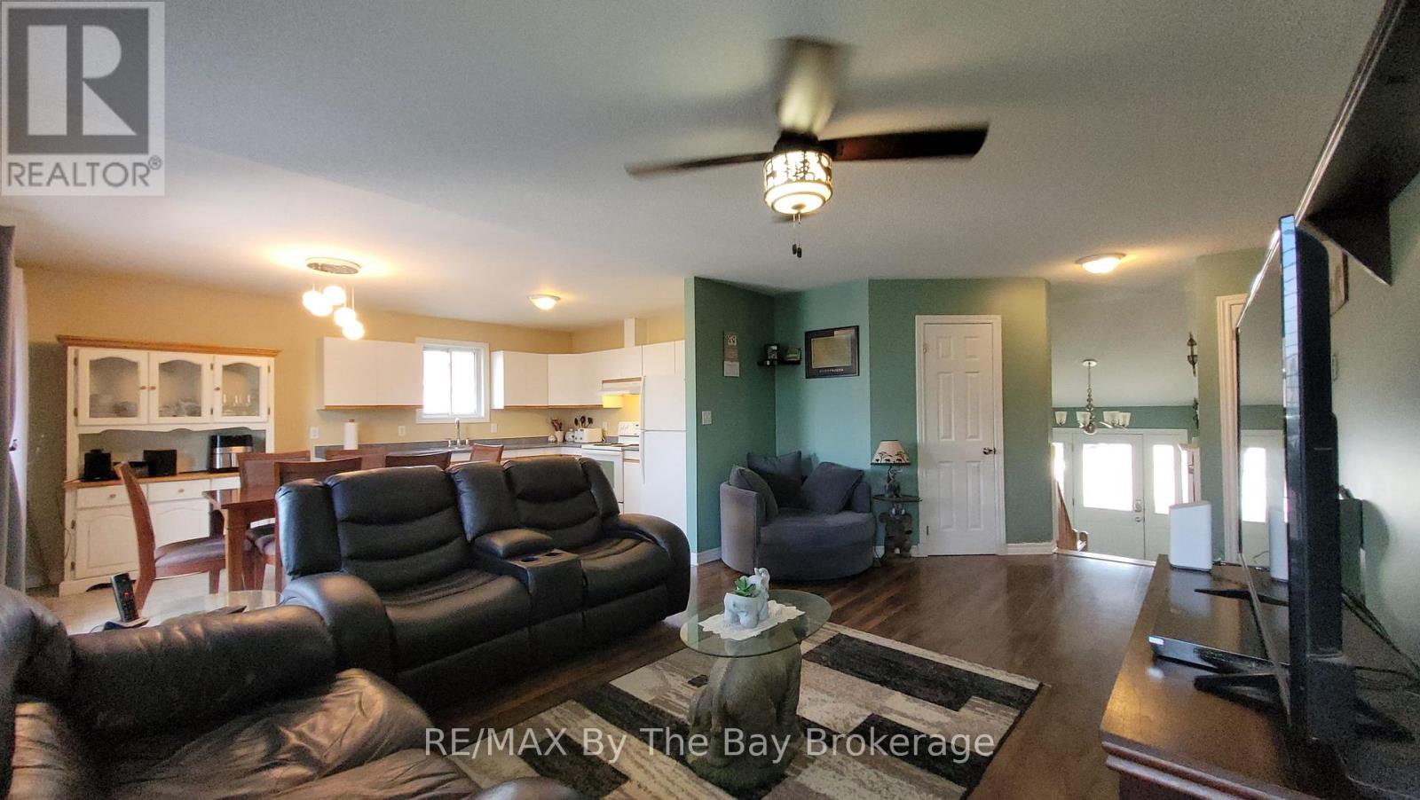 36a Meadowlark Boulevard, Wasaga Beach, Ontario L9Z 3B2 - Photo 9 - S12550032