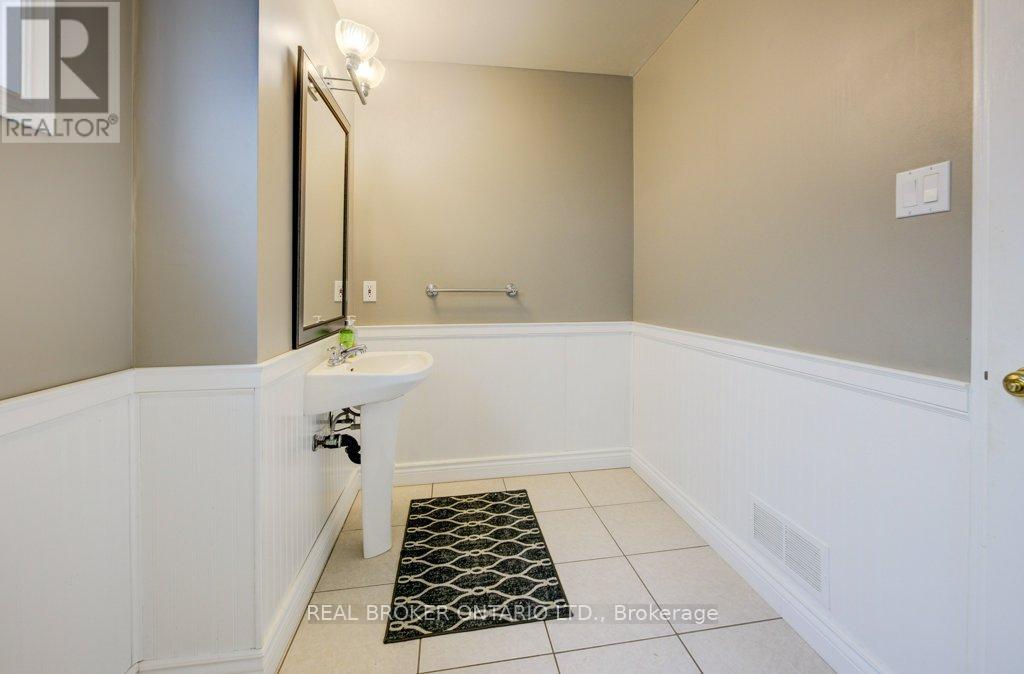 7 Folkstone Crescent, Kitchener, Ontario  N2E 2Y9 - Photo 33 - X12469465