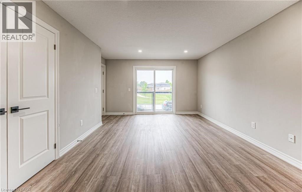 253 Chapel Hill Drive, Kitchener, Ontario  N2R 0S4 - Photo 5 - 40781112