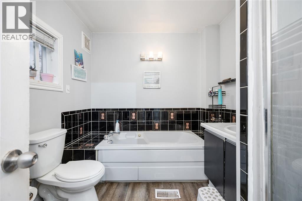 856 Devine Street, Sarnia, Ontario  N7S 1X5 - Photo 10 - 25028907