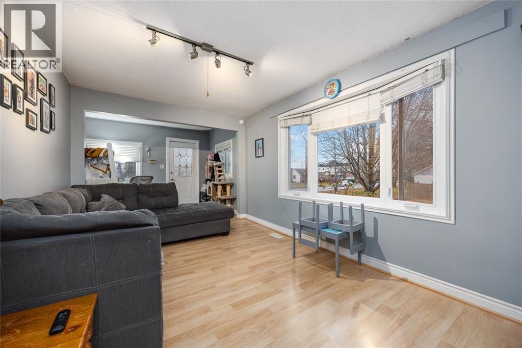 856 Devine Street, Sarnia, Ontario  N7S 1X5 - Photo 6 - 25028907