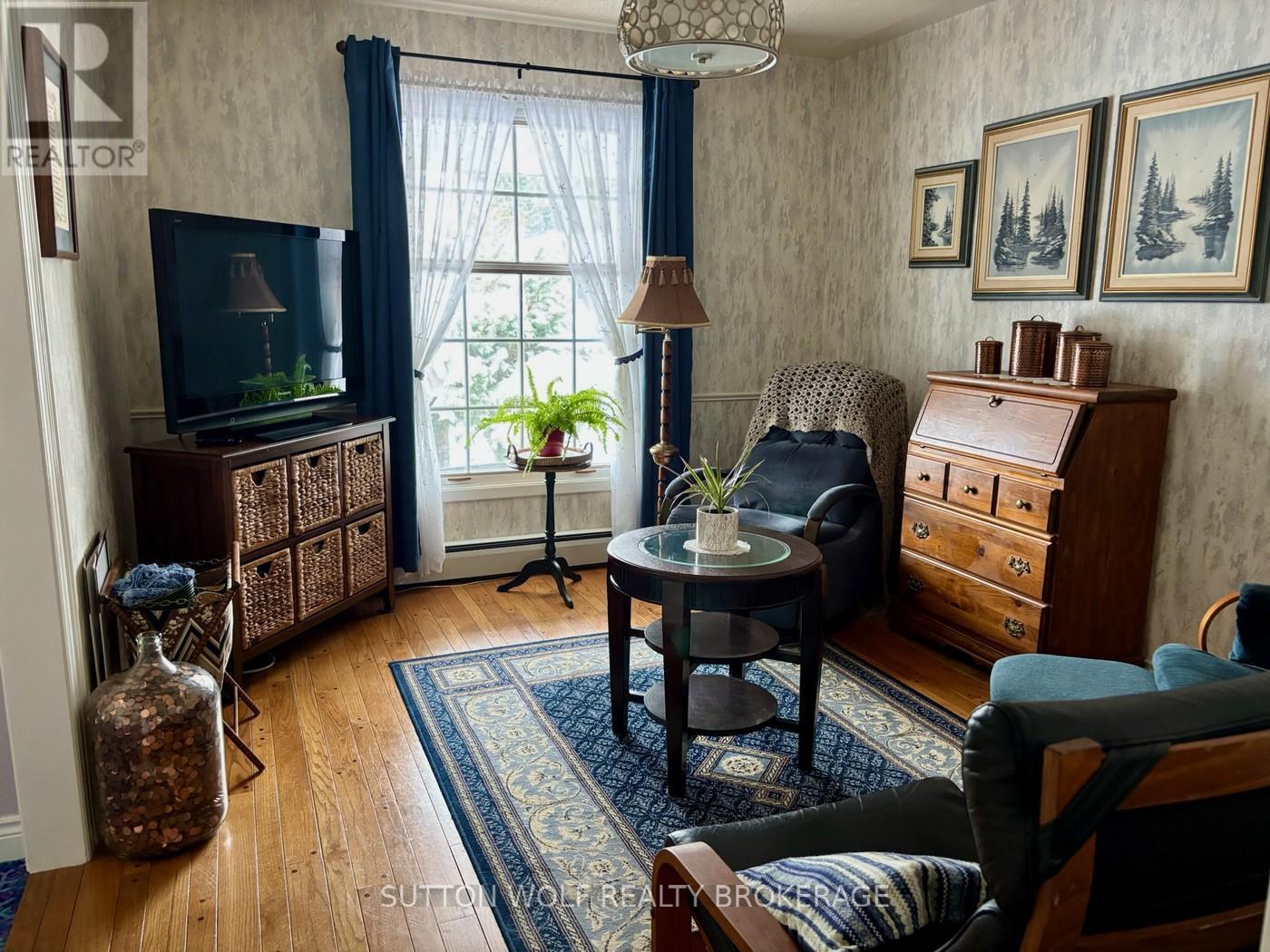 315 Caradoc Street N, Strathroy-Caradoc, Ontario N7G 2N1 - Photo 4 - X12550042