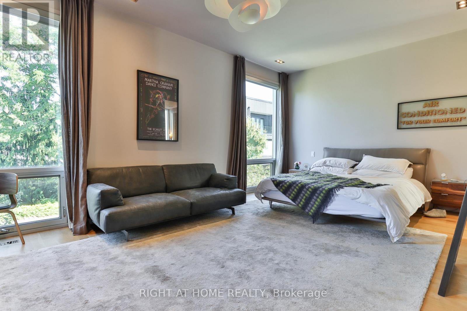 18 Mitchell Avenue, Toronto, Ontario  M6J 1B9 - Photo 11 - C12550016