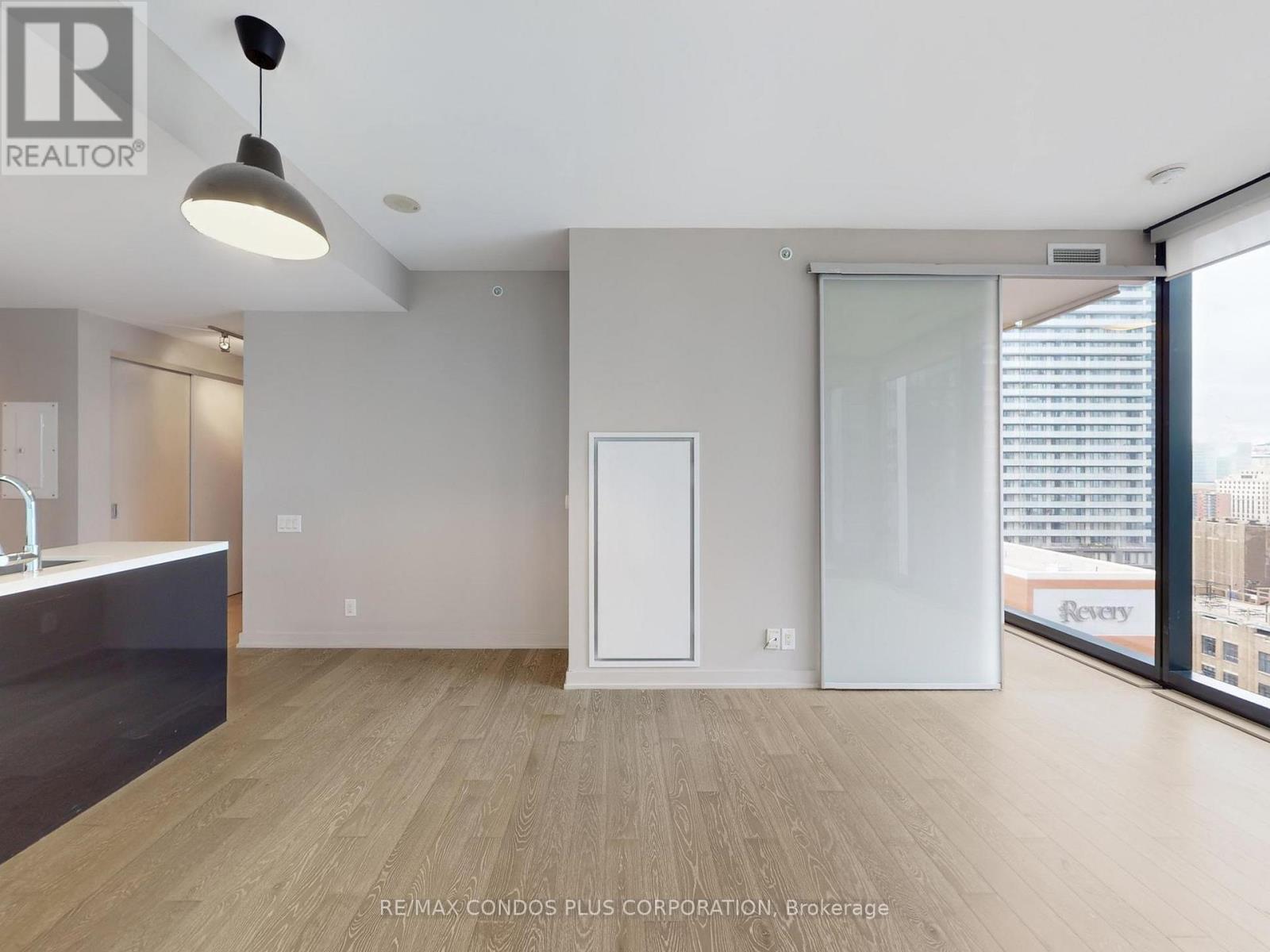 1807 - 11 Charlotte Street, Toronto, Ontario  M5V 0M6 - Photo 10 - C12550044