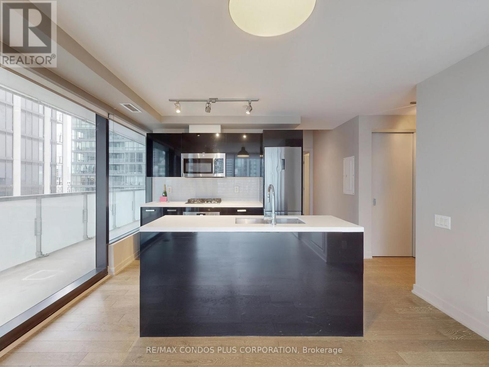 1807 - 11 Charlotte Street, Toronto, Ontario  M5V 0M6 - Photo 16 - C12550044