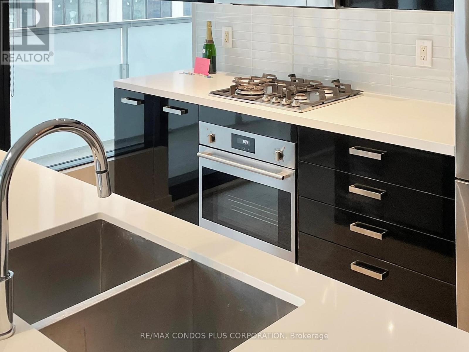 1807 - 11 Charlotte Street, Toronto, Ontario  M5V 0M6 - Photo 19 - C12550044