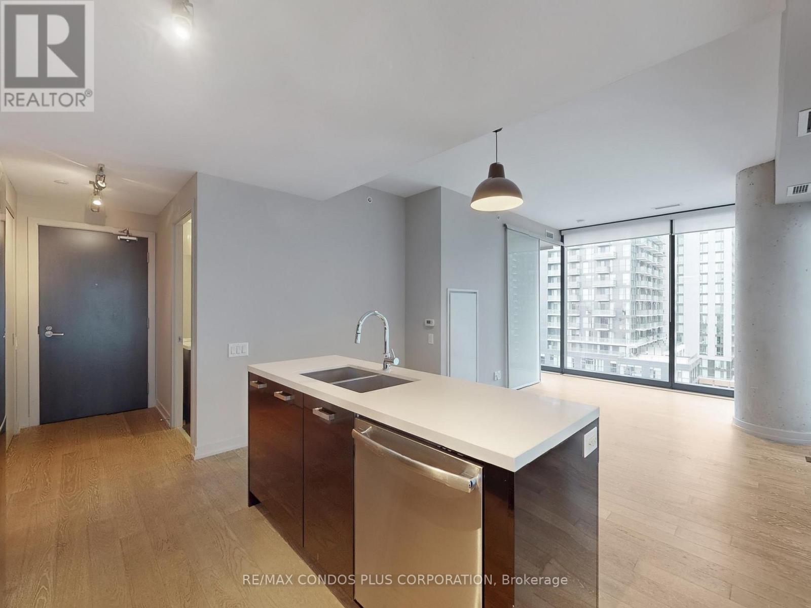 1807 - 11 Charlotte Street, Toronto, Ontario  M5V 0M6 - Photo 21 - C12550044