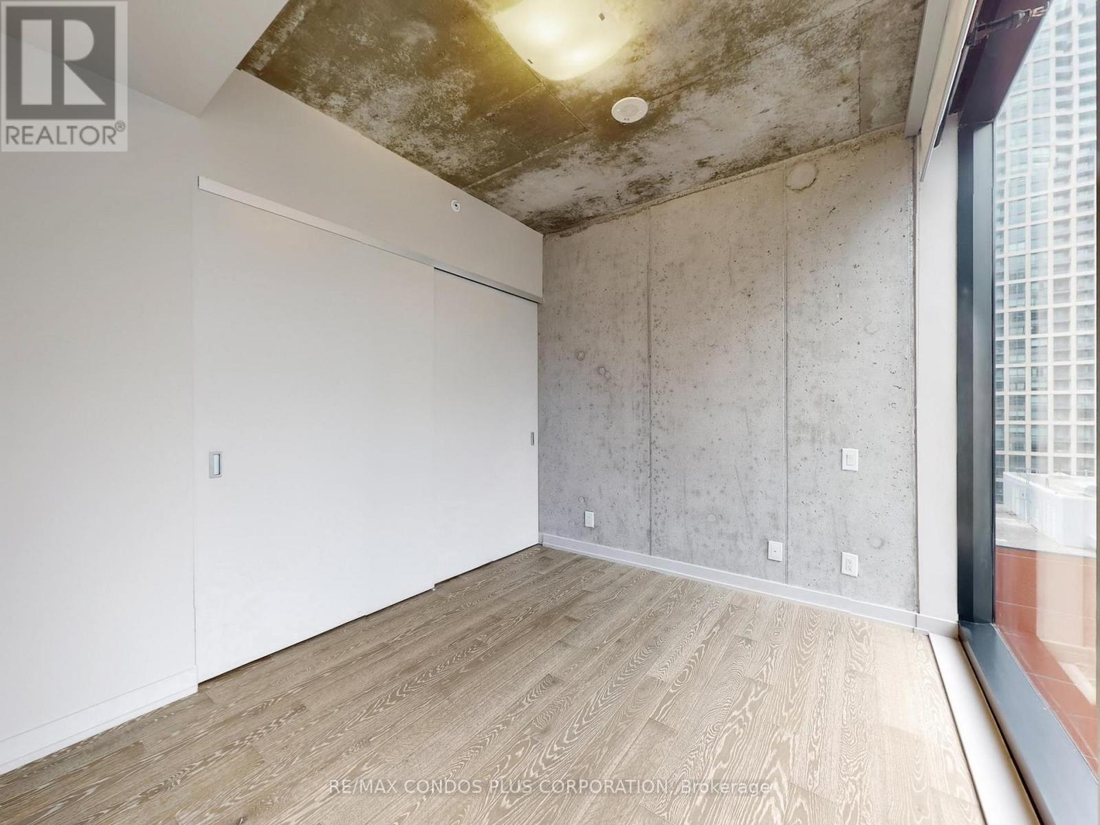 1807 - 11 Charlotte Street, Toronto, Ontario  M5V 0M6 - Photo 34 - C12550044