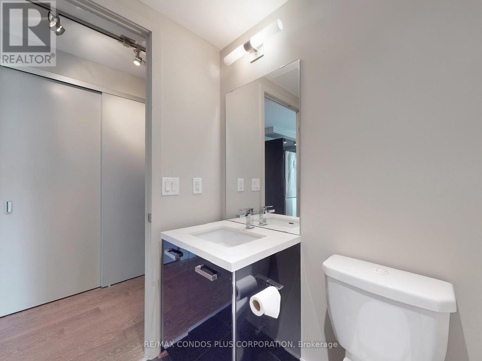 1807 - 11 Charlotte Street, Toronto, Ontario  M5V 0M6 - Photo 39 - C12550044